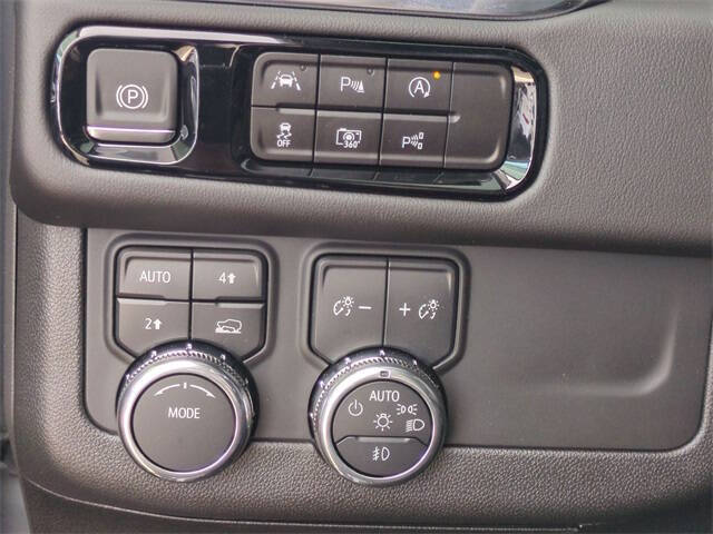 2025 GMC Yukon Elevation