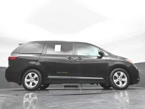 2017 Toyota Sienna LE 8-Passenger