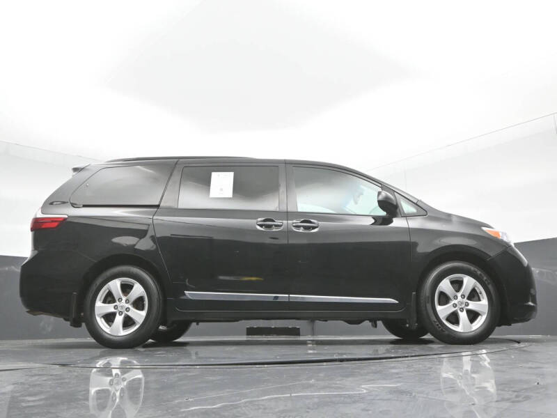 2017 Toyota Sienna LE 8-Passenger