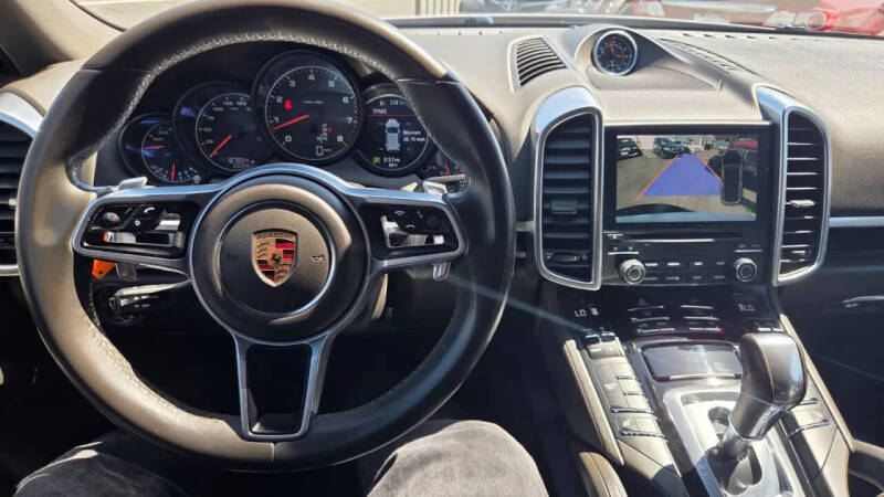 2017 Porsche Cayenne Platinum Edition