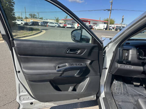 2024 Nissan Pathfinder SV