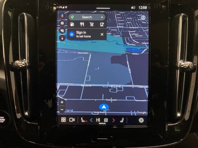 2025 Volvo XC40 B5 Plus Dark Theme