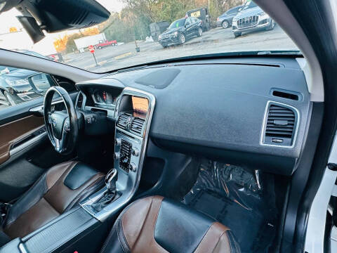 2017 Volvo XC60 T5 Dynamic