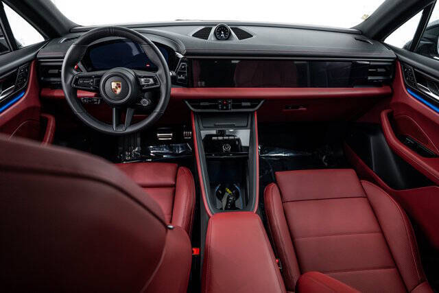 2025 Porsche Macan 4S Electric