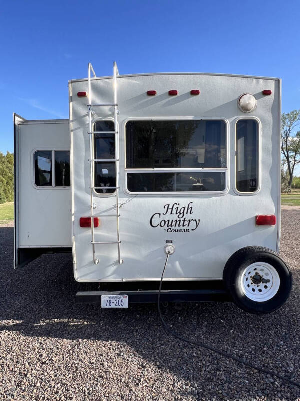 2005 Cougar  High Country 285