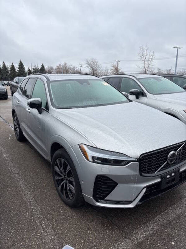 2025 Volvo XC60 B5 Plus Dark Theme