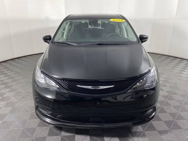 2024 Chrysler Voyager LX