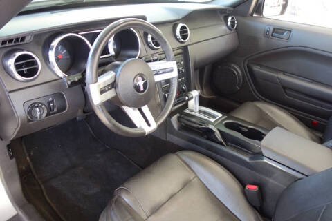 2005 Ford Mustang V6 Deluxe