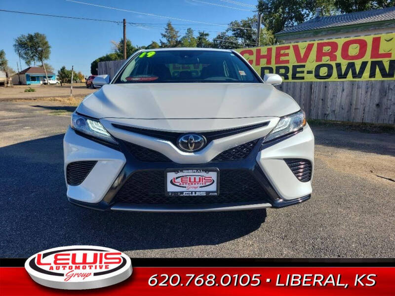 Used 2019 Toyota Camry XSE with VIN 4T1B61HK3KU762295 for sale in Liberal, KS