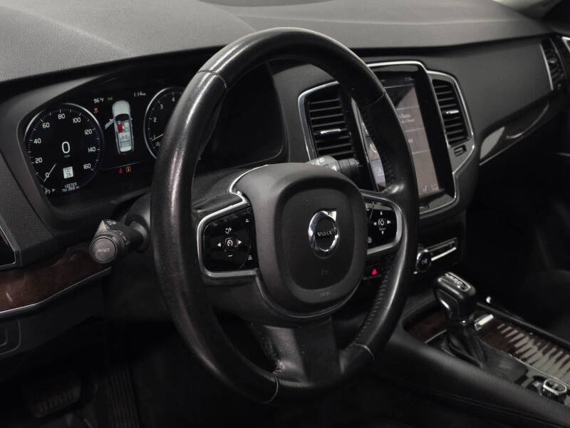 2017 Volvo XC90 T5 Momentum