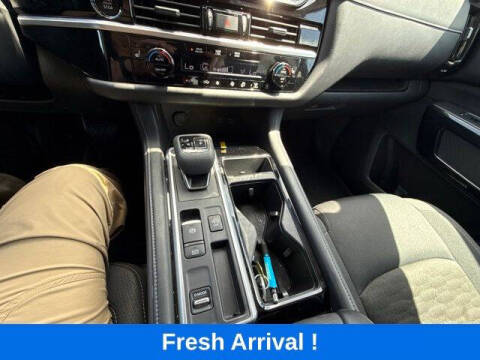 2025 Nissan Pathfinder SV