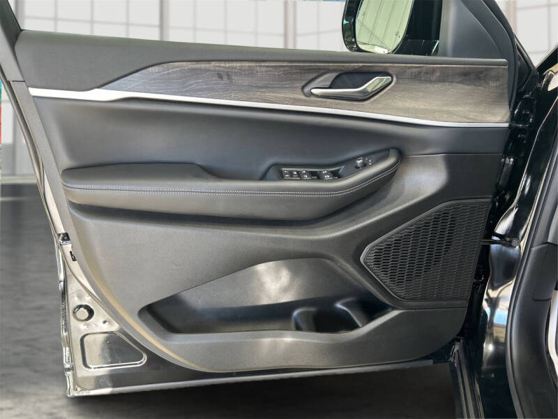2026 Jeep Grand Cherokee Altitude