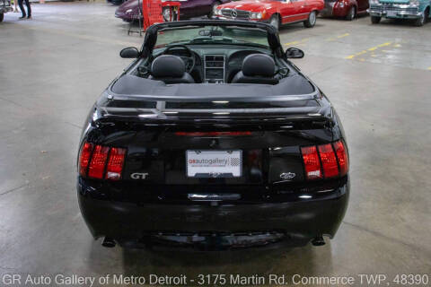 2004 Ford Mustang GT Deluxe