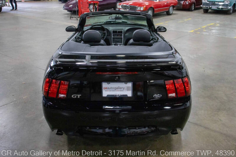 2004 Ford Mustang GT Deluxe