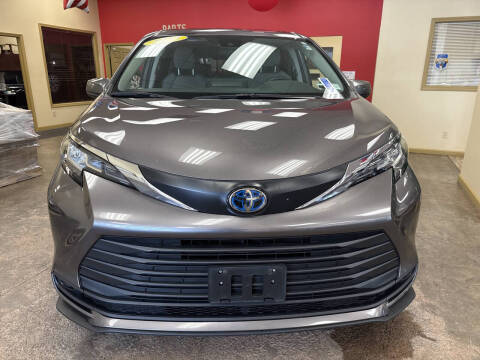 2023 Toyota Sienna LE 8-Passenger