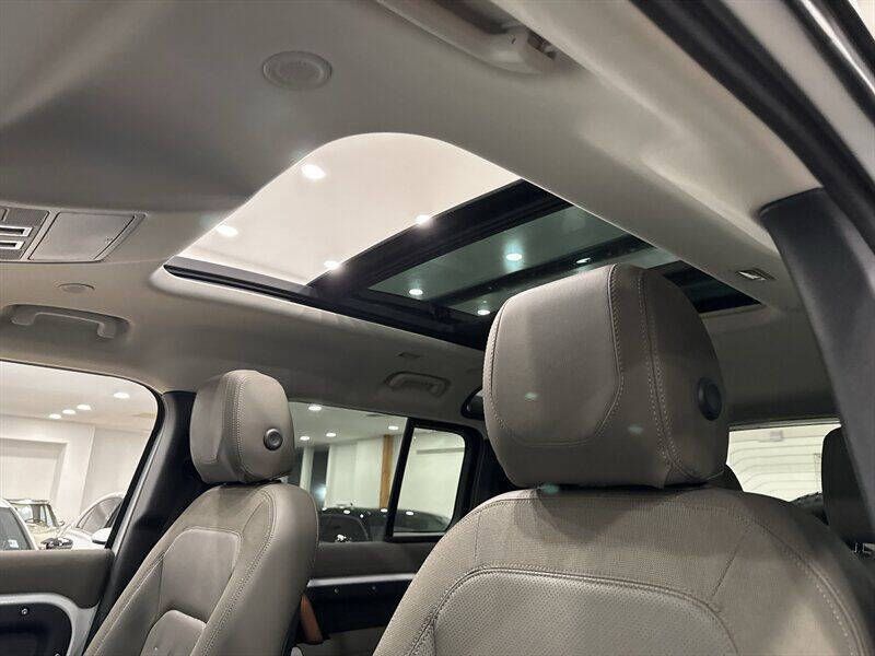 2021 Land Rover Defender 110 SE