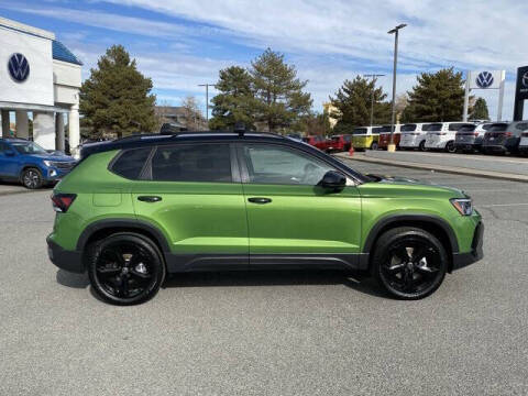 2025 Volkswagen Taos SE Black 4Motion