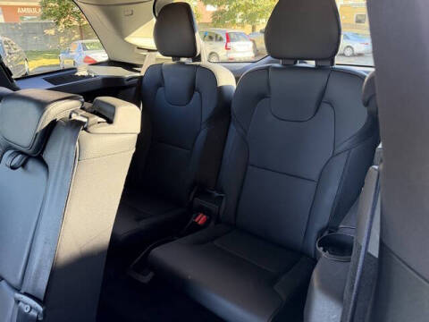 2016 Volvo XC90 T6 Momentum