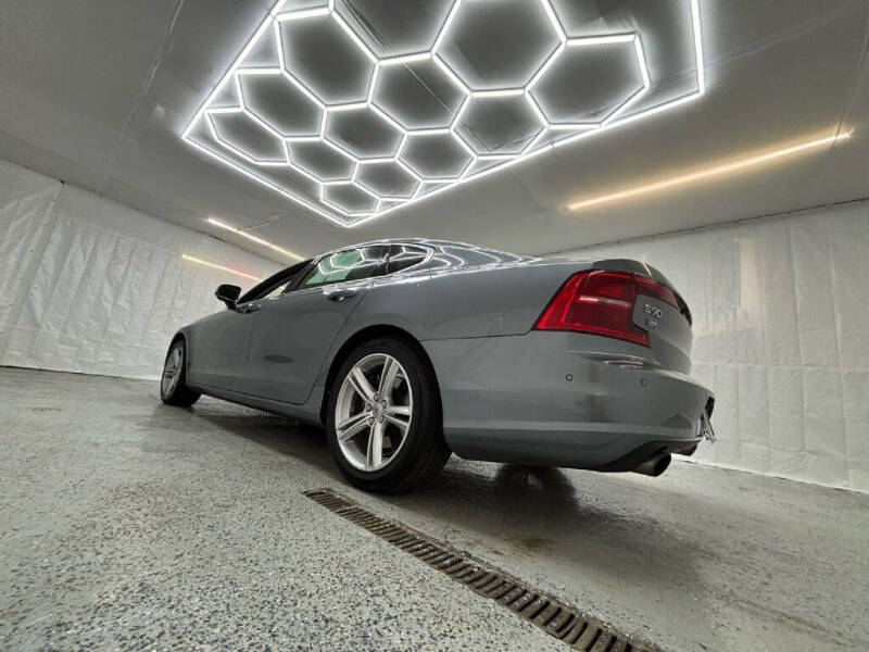 2018 Volvo S90 T5 Momentum