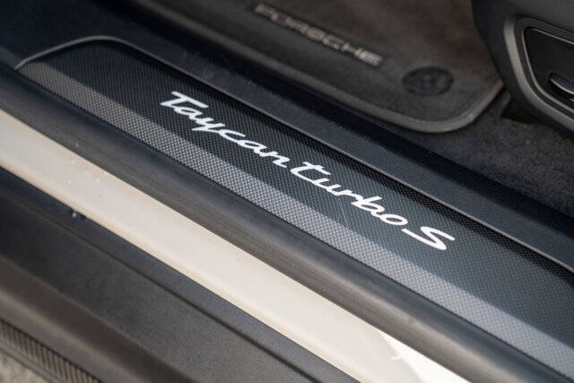 2021 Porsche Taycan 17