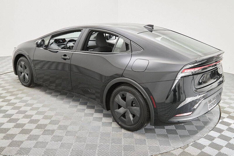 2025 Toyota Prius LE