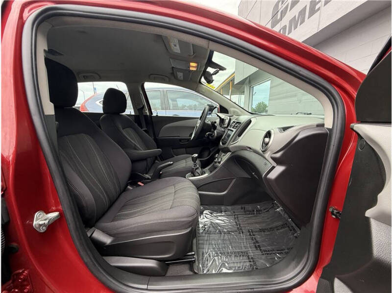 2014 Chevrolet Sonic LT Manual