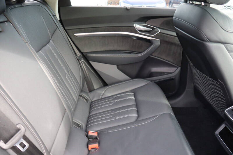 2021 Audi e-tron quattro Prestige