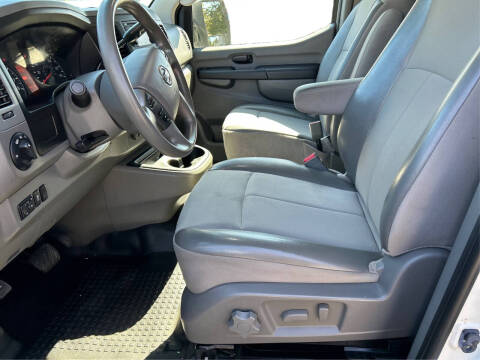 2013 Nissan NV 1500 S
