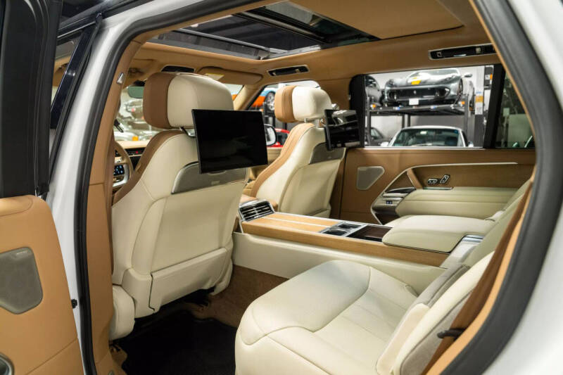 2024 Land Rover Range Rover P615 SV LWB