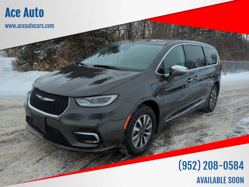 2022 Chrysler Pacifica Hybrid Limited's photo