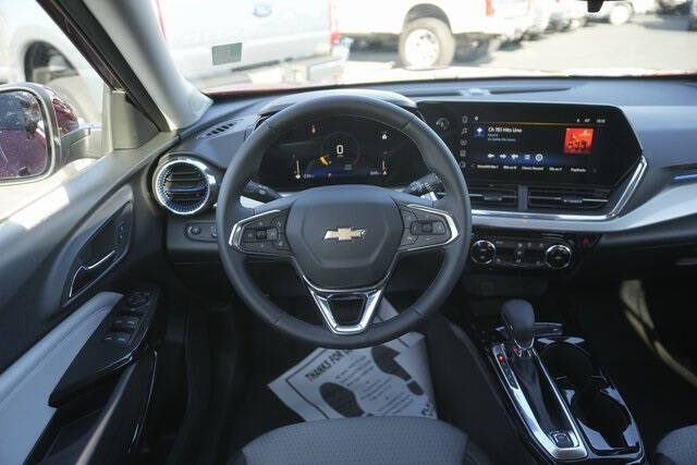 2025 Chevrolet Trax LT