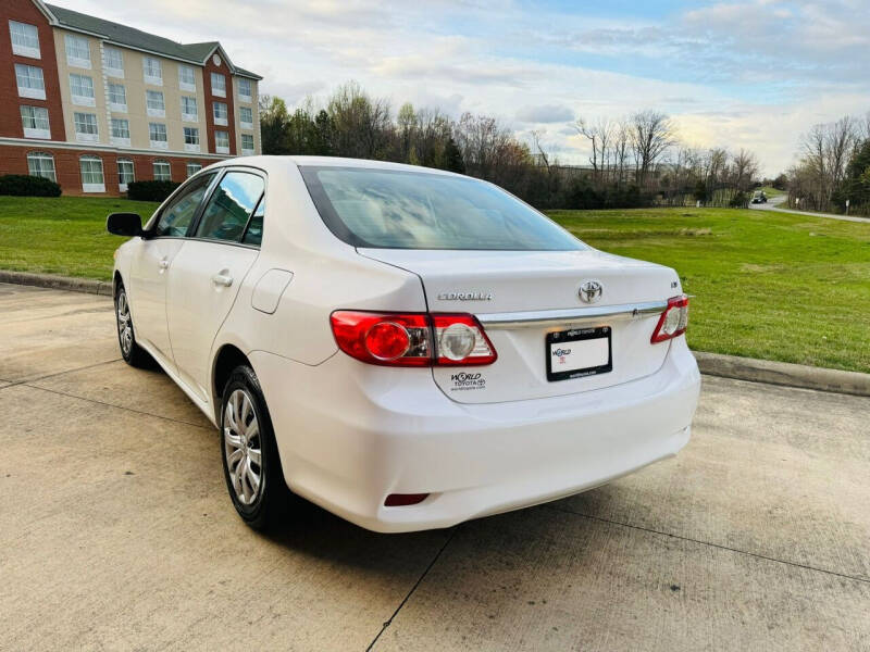 2012 Toyota Corolla LE photo 7