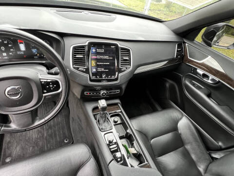 2017 Volvo XC90 T6 Momentum