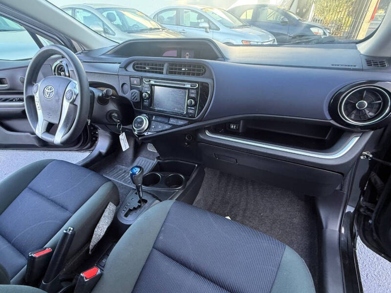 2016 Toyota Prius c Two