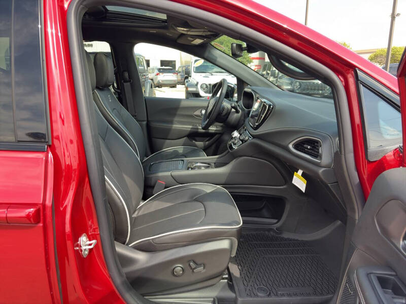 2027 Chrysler Pacifica Limited