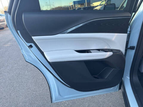 2024 Cadillac LYRIQ Luxury 1