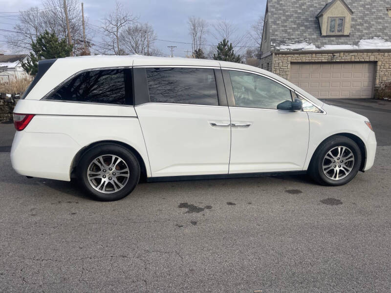 2011 Honda Odyssey Touring Elite's photo
