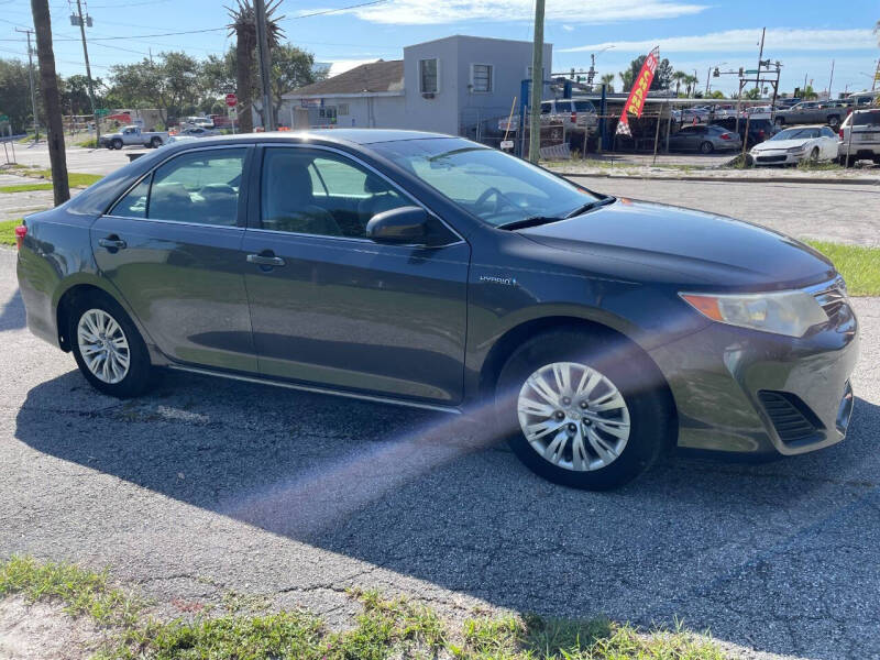 2012 Toyota Camry LE Hybrid's photo