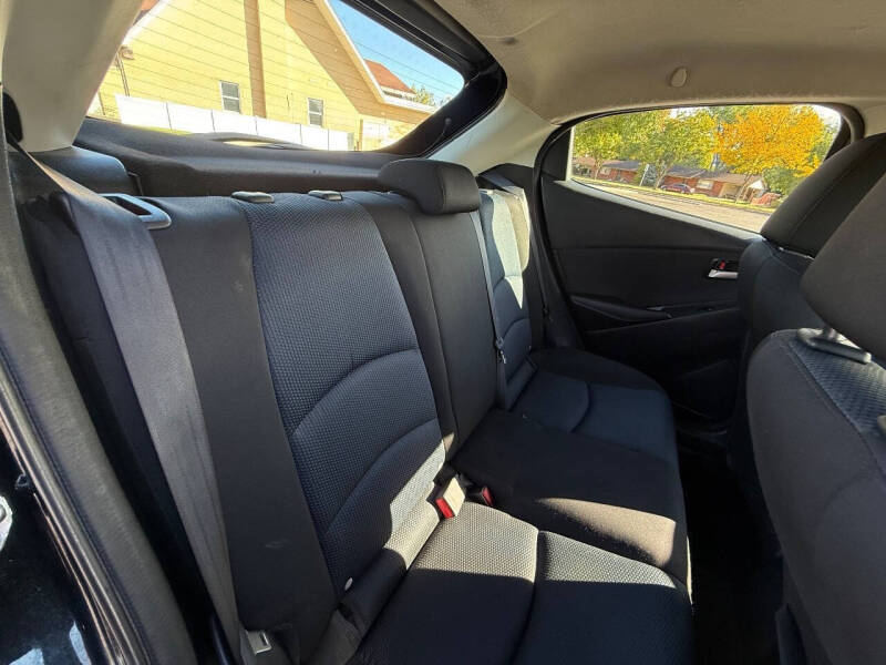 2020 Toyota Yaris Hatchback LE