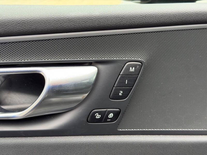 2025 Volvo XC60 B5 Plus Dark Theme