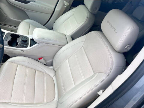 2022 GMC Acadia Denali