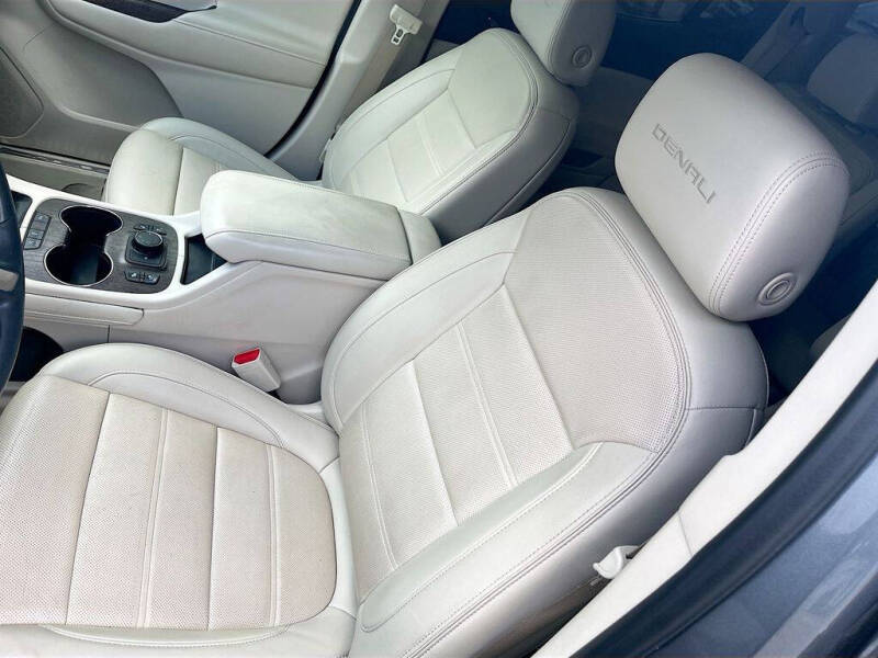 2022 GMC Acadia Denali