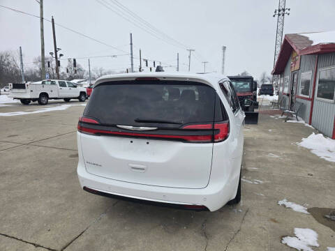 2023 Chrysler Pacifica Touring L