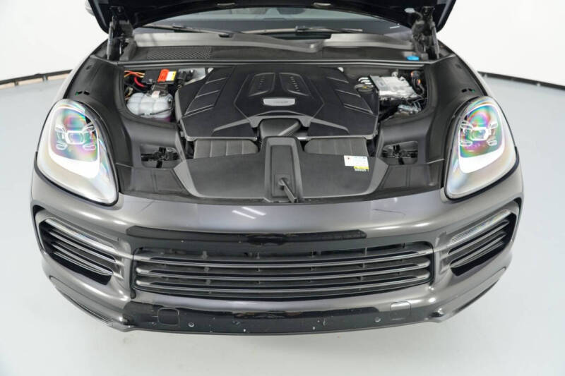 2022 Porsche Cayenne Platinum Edition