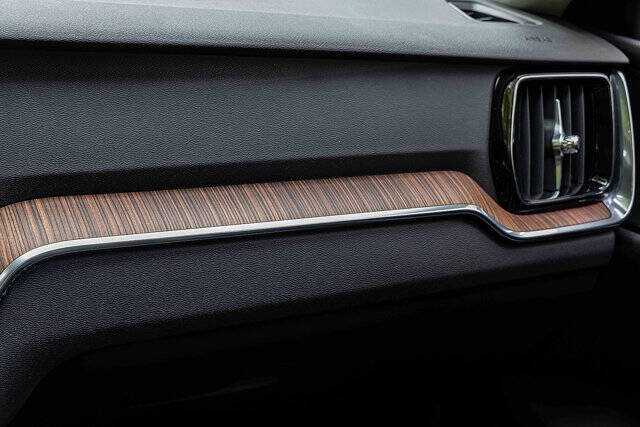 2024 Volvo S60 B5 Plus Dark Theme