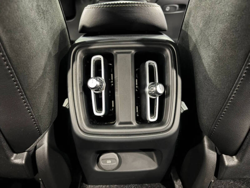 2020 Volvo XC40 T4 R-Design