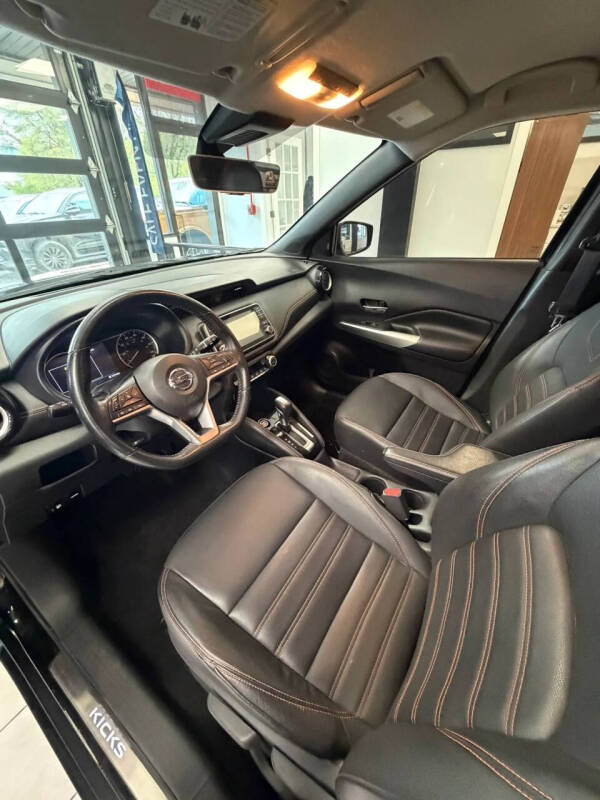 2020 Nissan Kicks SR