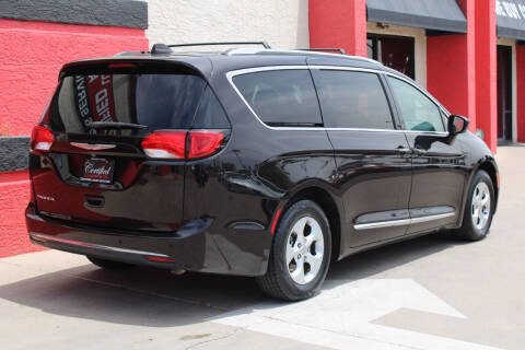 2017 Chrysler Pacifica Touring-L Plus
