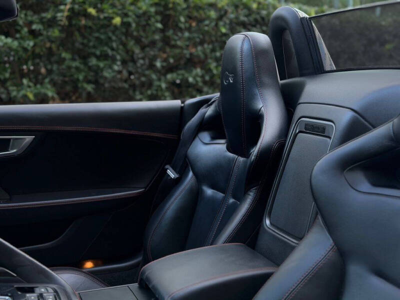 2016 Jaguar F-TYPE R