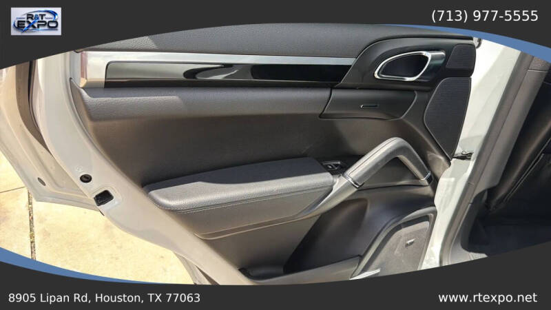 2017 Porsche Cayenne Platinum Edition